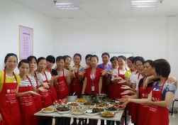 南寧月嫂娘子軍家政致：愛美的寶媽們，春節(jié)不增重你得這樣吃哦！